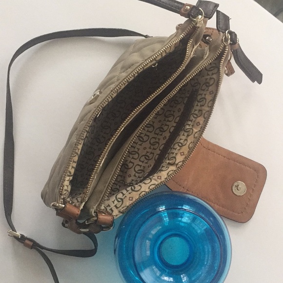Preowned Guess women,s cross body handbag$38.00 - Picture 12 of 12